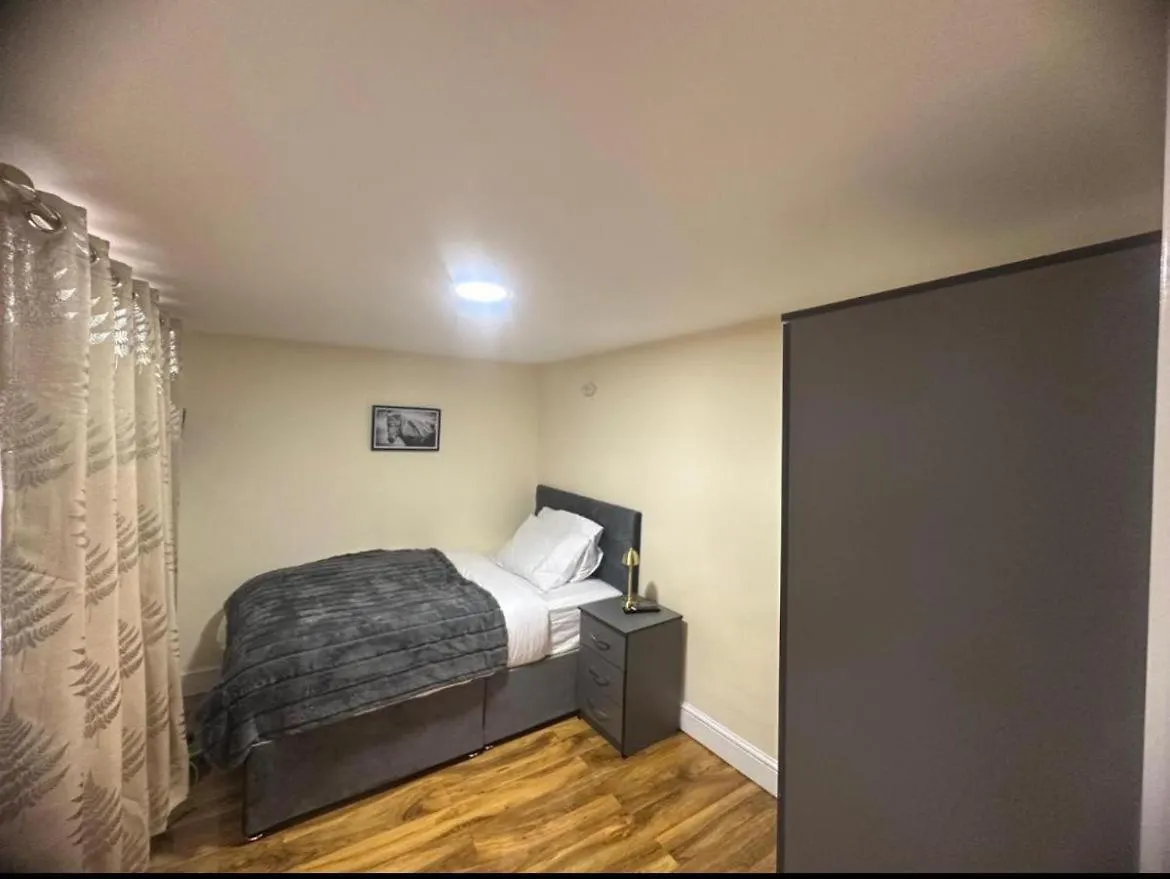 Apartment Dagenham Short-Stay Delight United Kingdom